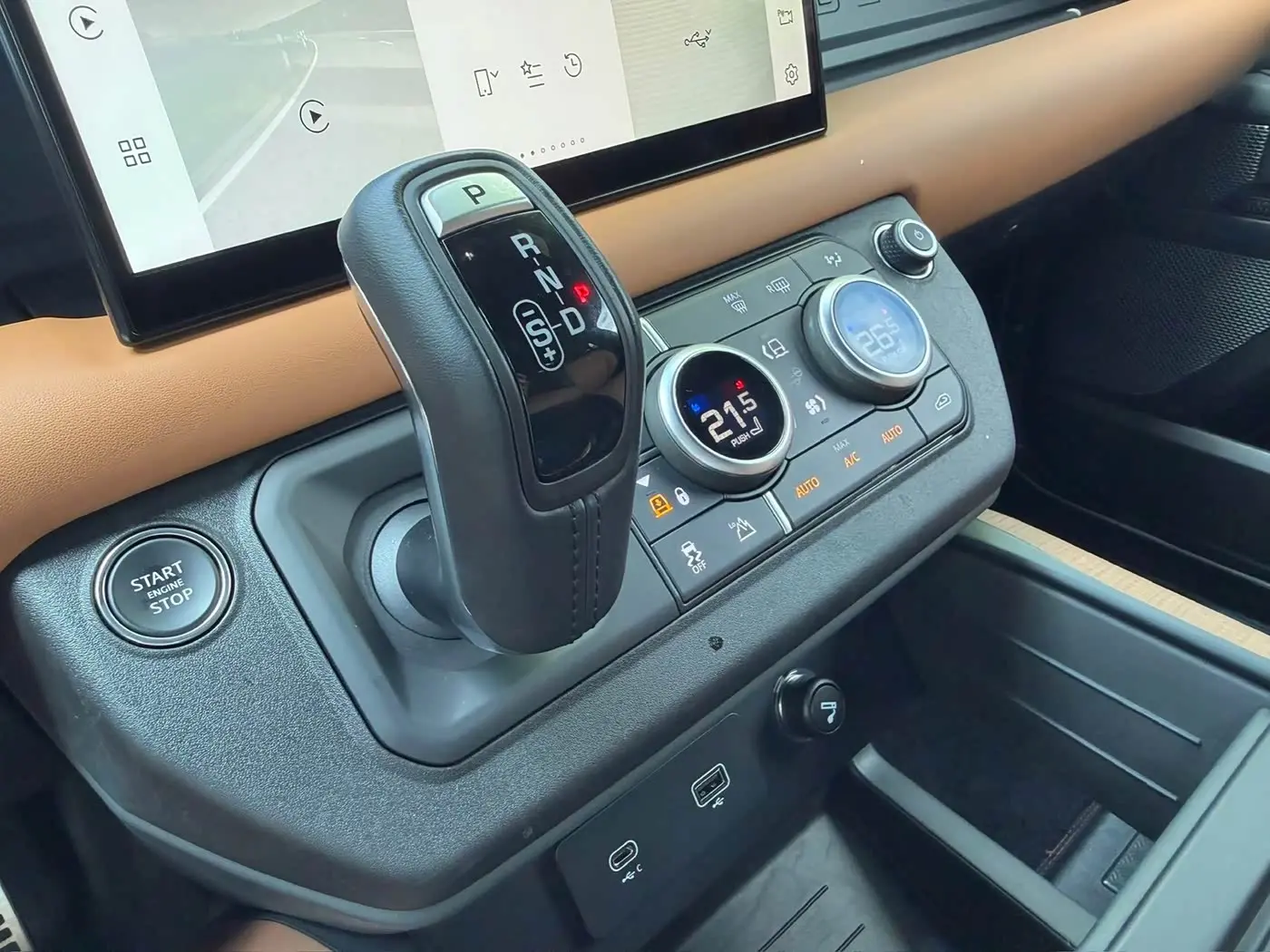 Land Rover Defender 2022 — Photo 14/19