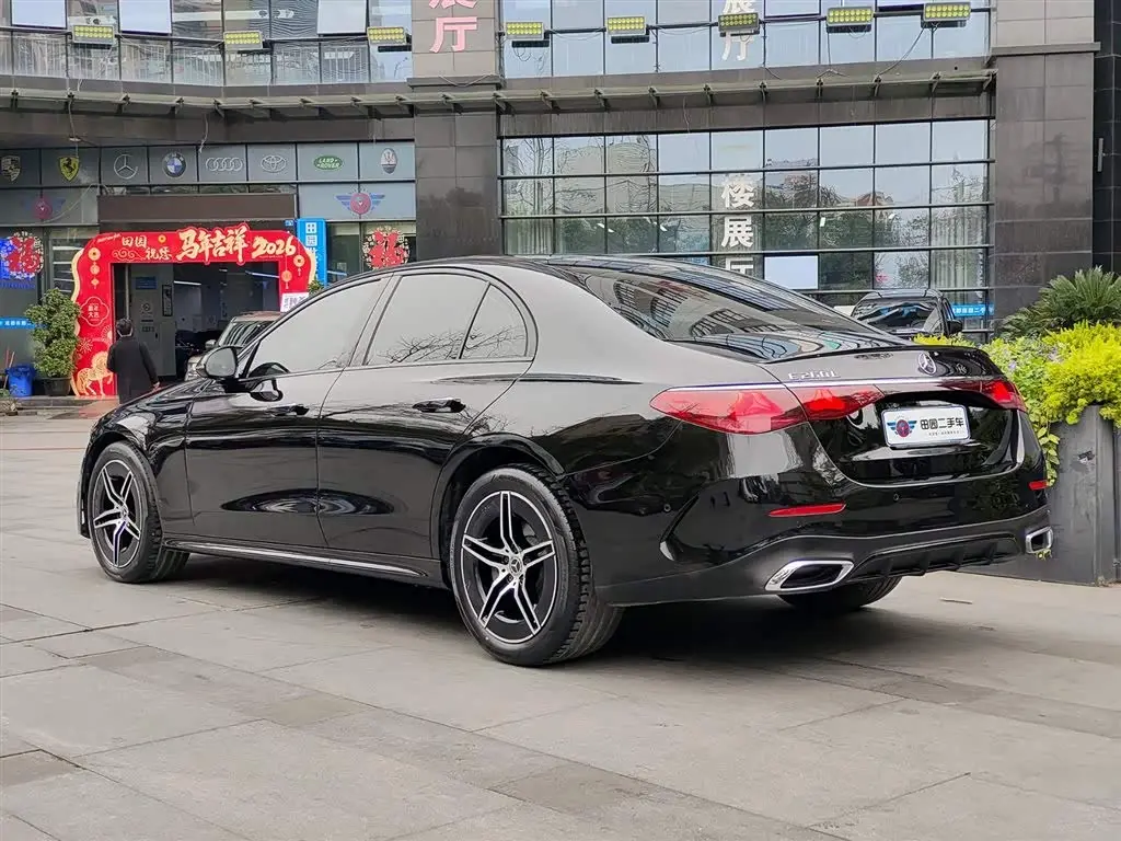 Mercedes-Benz E-Class 2025 — Photo 4/10