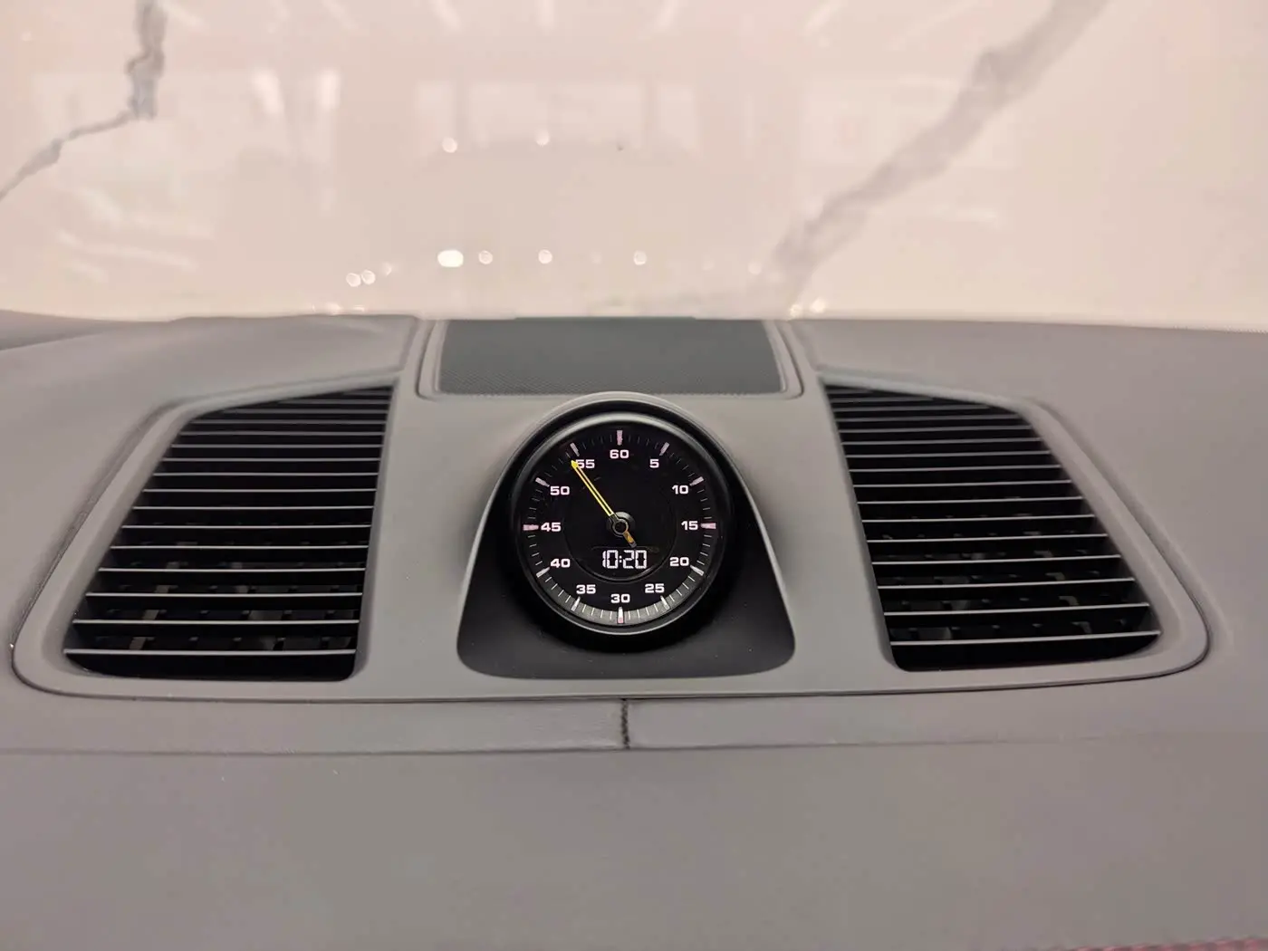 Porsche Cayenne New Energy 2020 — Фото 15/20