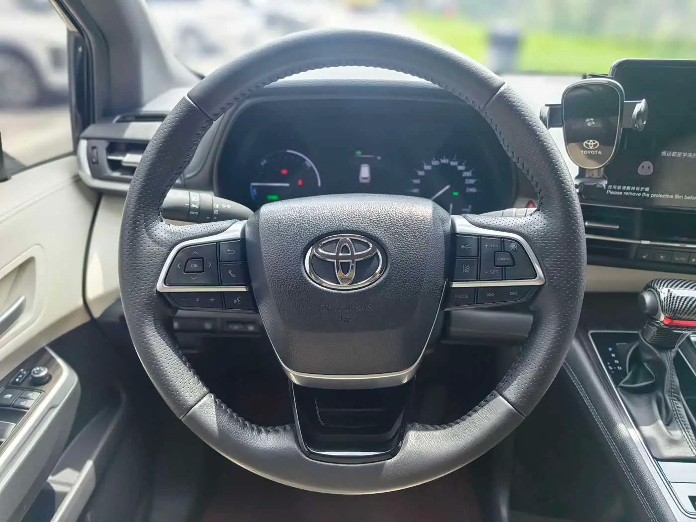 Toyota Sienna 2023 — Şəkil 13/18