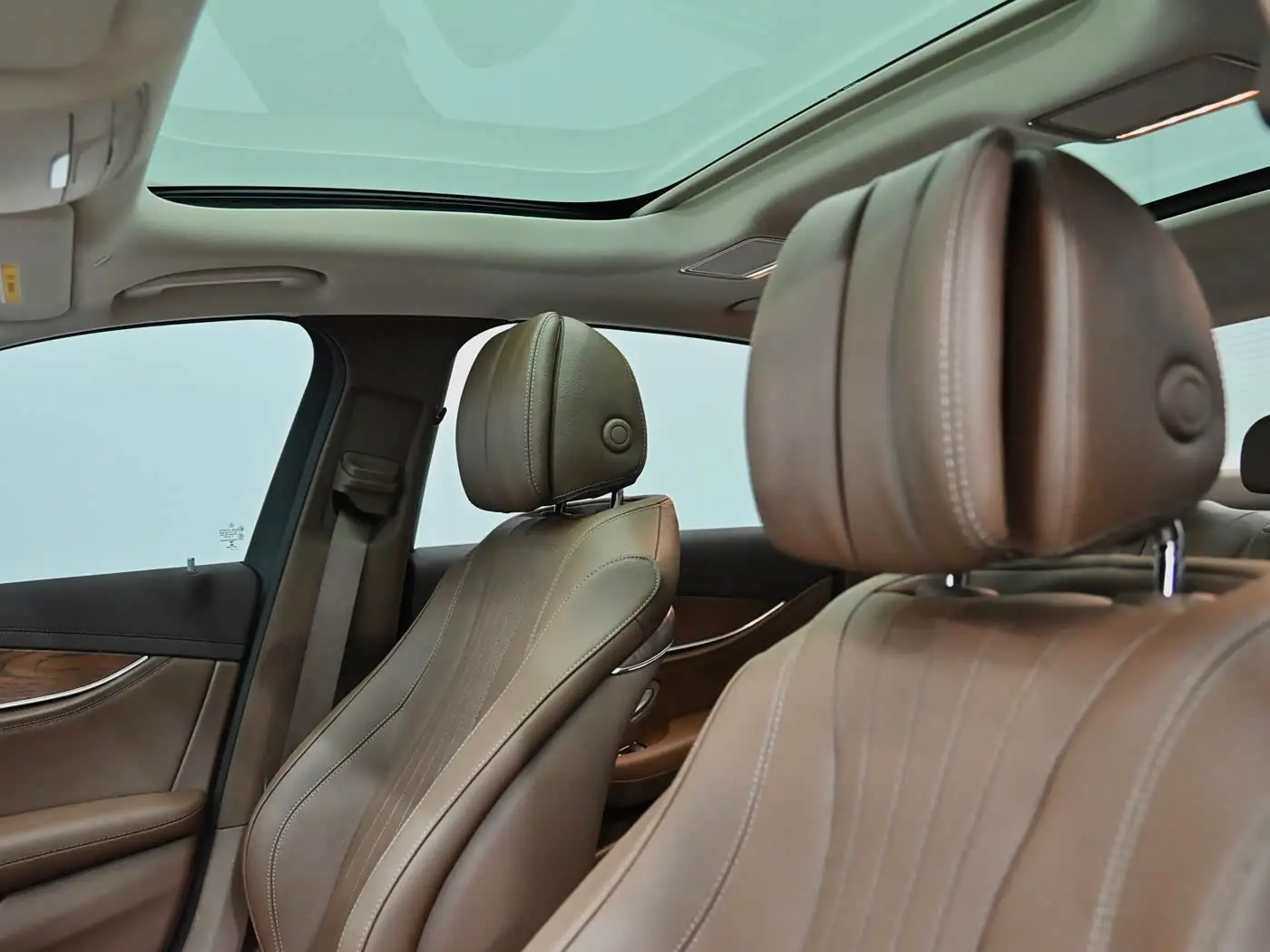 Mercedes-Benz E-Class New Energy 2022 — Photo 18/20