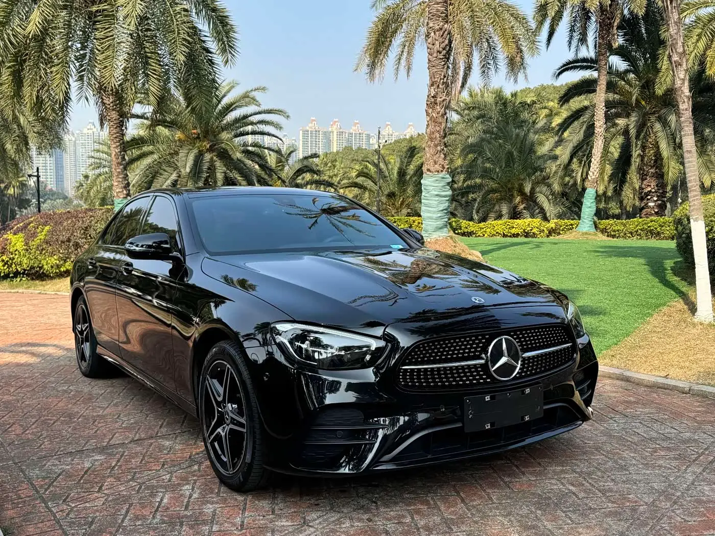 Mercedes-Benz E-Class 2022 — Photo 3/10