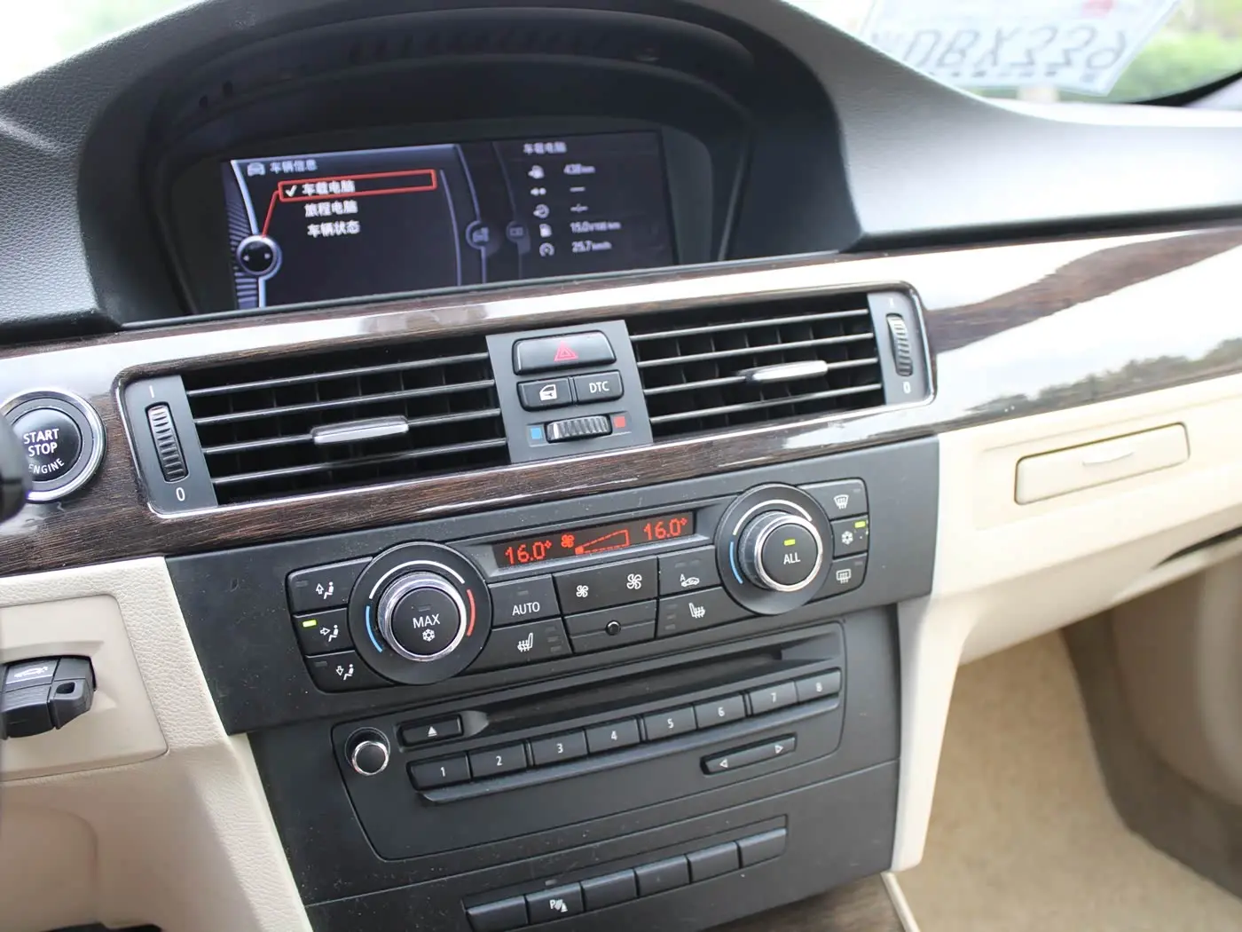 BMW 3 Series 2010 — Photo 16/20
