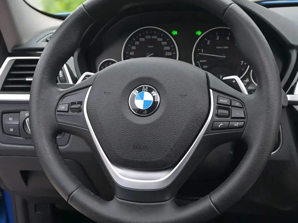 BMW 3 Series 2017 — Фото 10/12