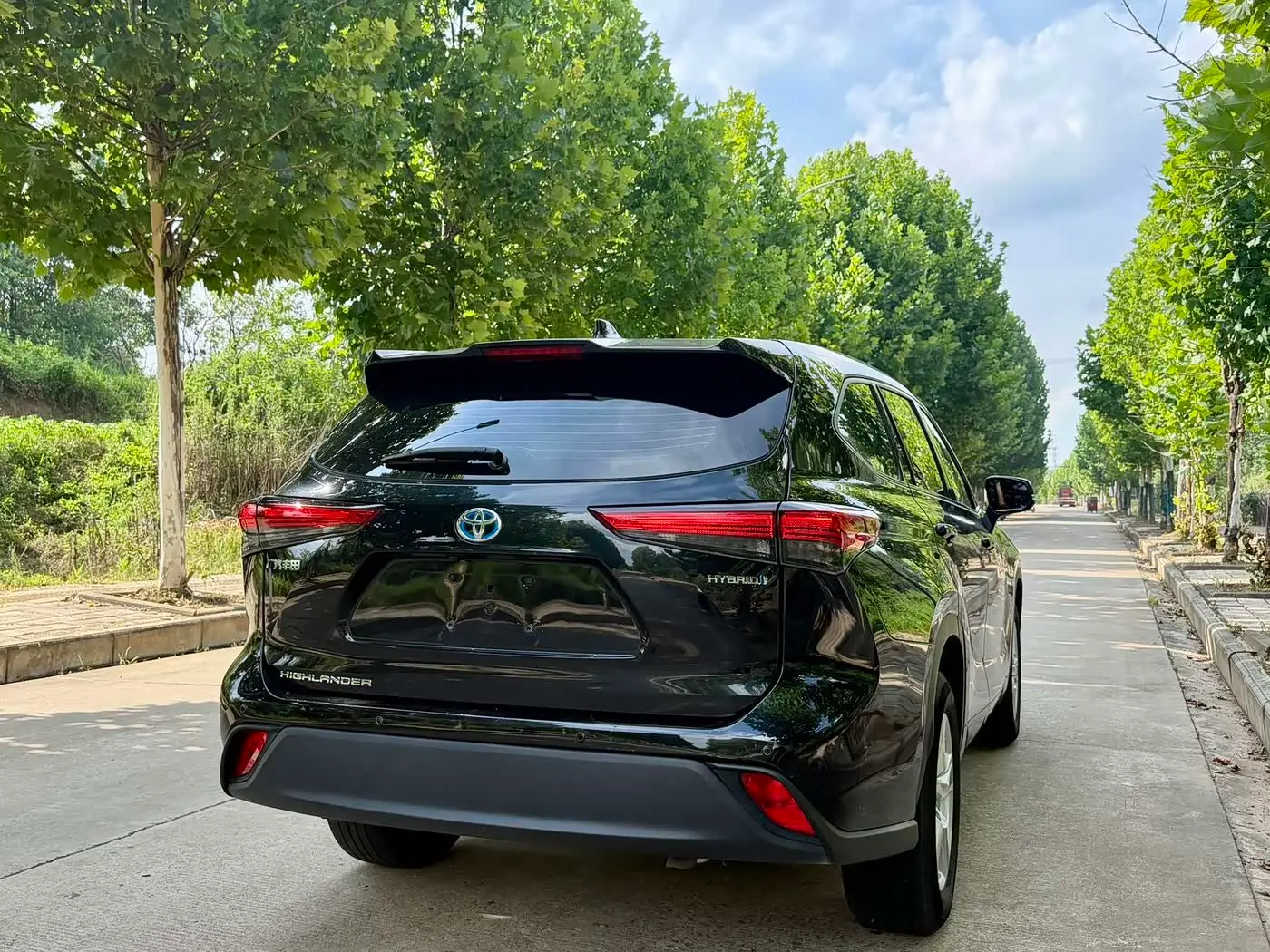 Toyota Highlander 2024 — Photo 8/17