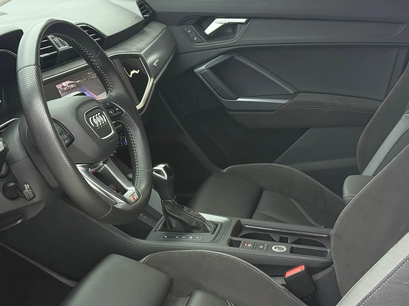 Audi Q3 Sportback 2021 — Фото 18/20