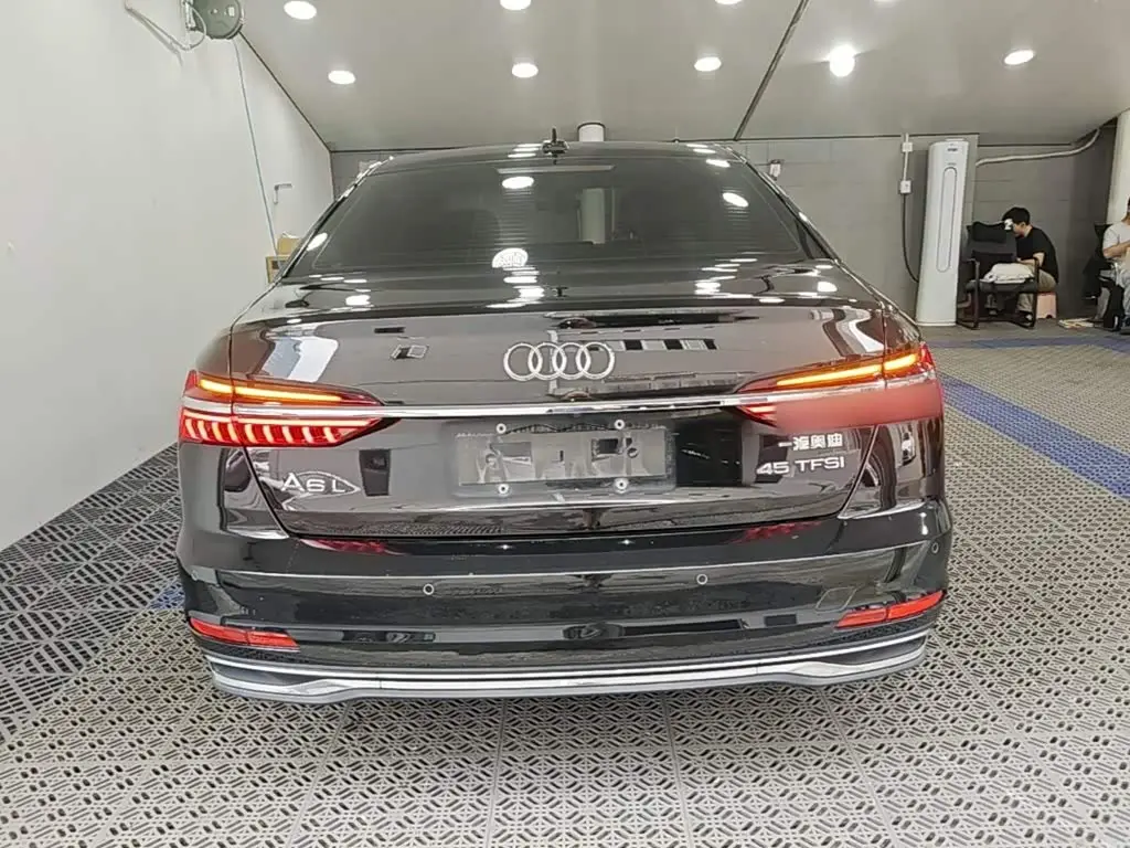 Audi A6L 2023 — Фото 6/20