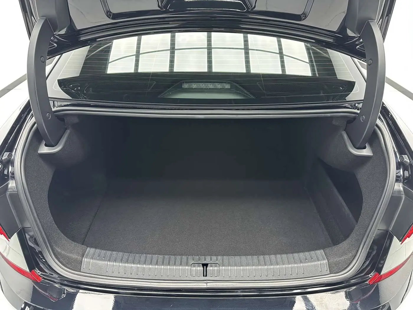 Volkswagen Passat 2022 — Фото 16/16