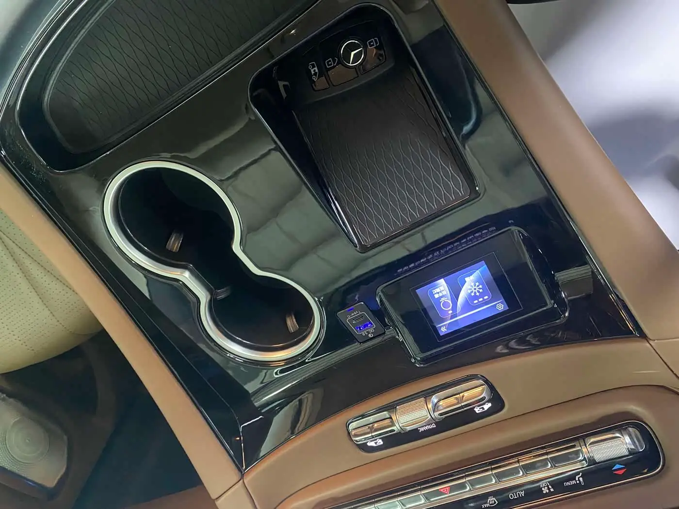 Mercedes-Benz Vito 2025 — Photo 6/15