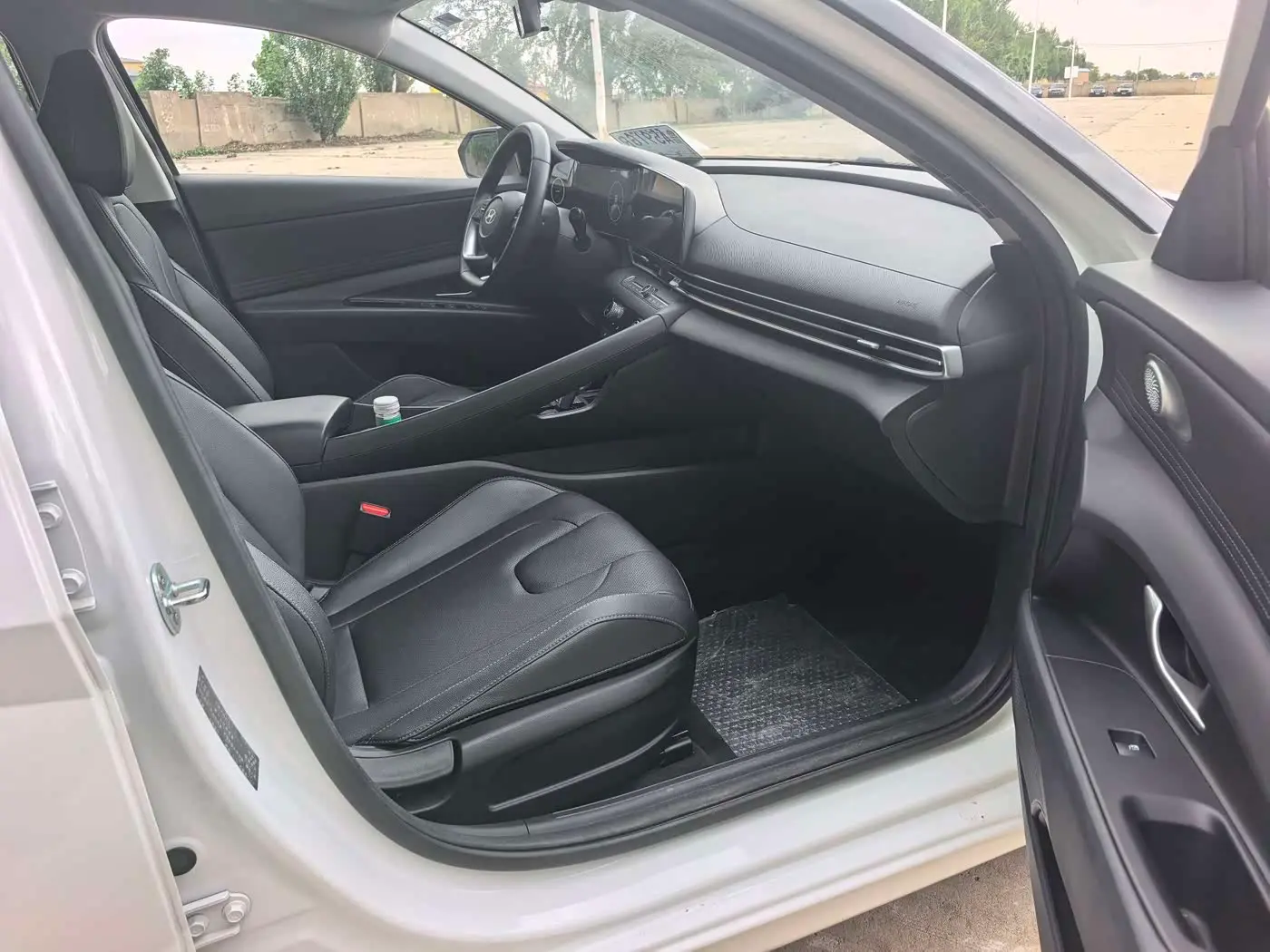 Hyundai Elantra 2023 — Photo 17/20