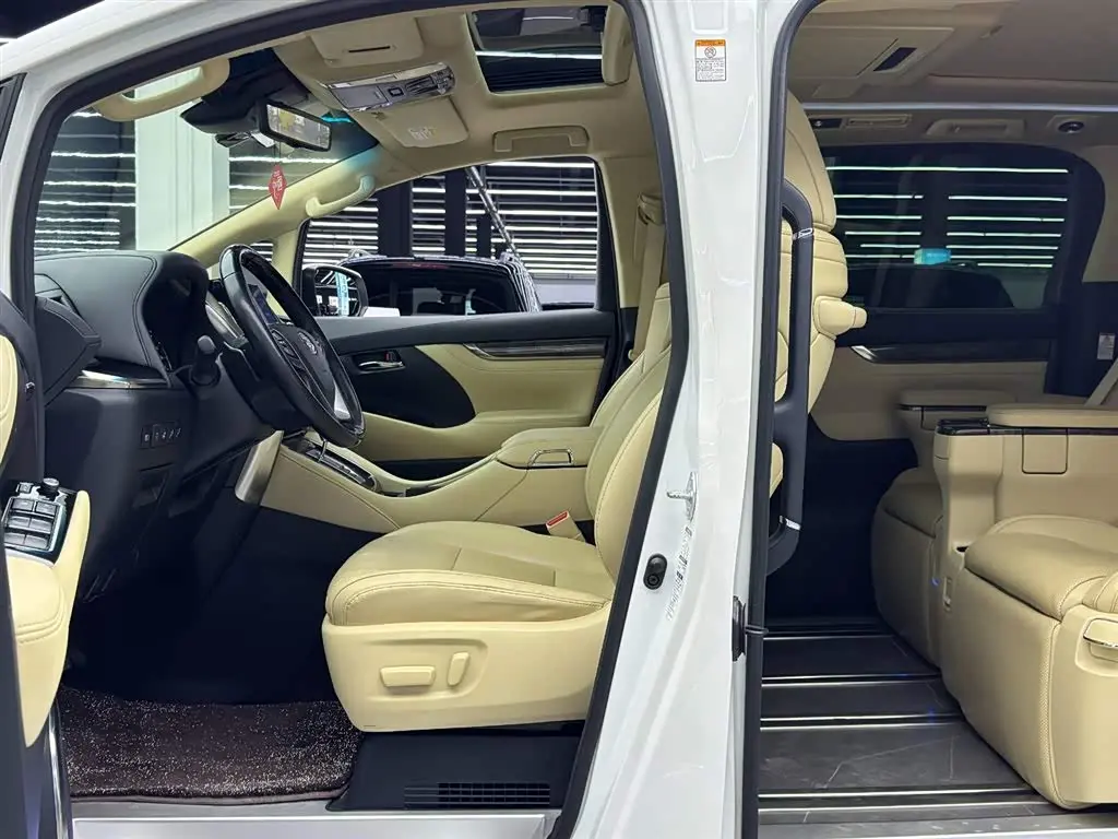 Toyota Vellfire 2022 — Photo 6/20