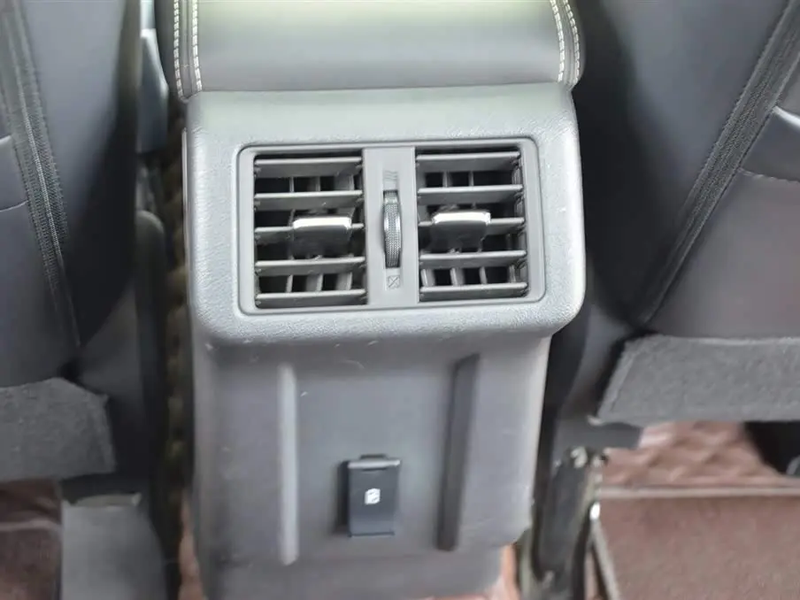 Mitsubishi Outlander 2022 — Şəkil 10/16