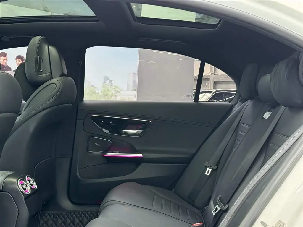 Mercedes-Benz C-Class 2024 — Photo 11/13