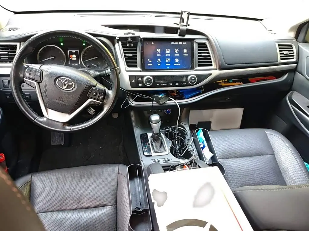 Toyota Highlander 2018 — Photo 13/20