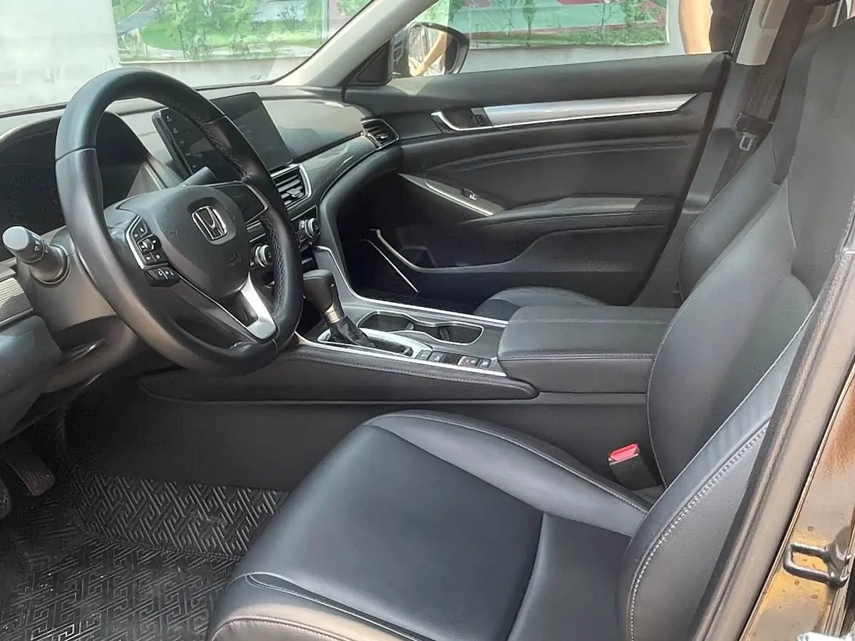Honda Accord 2022 — Photo 4/9