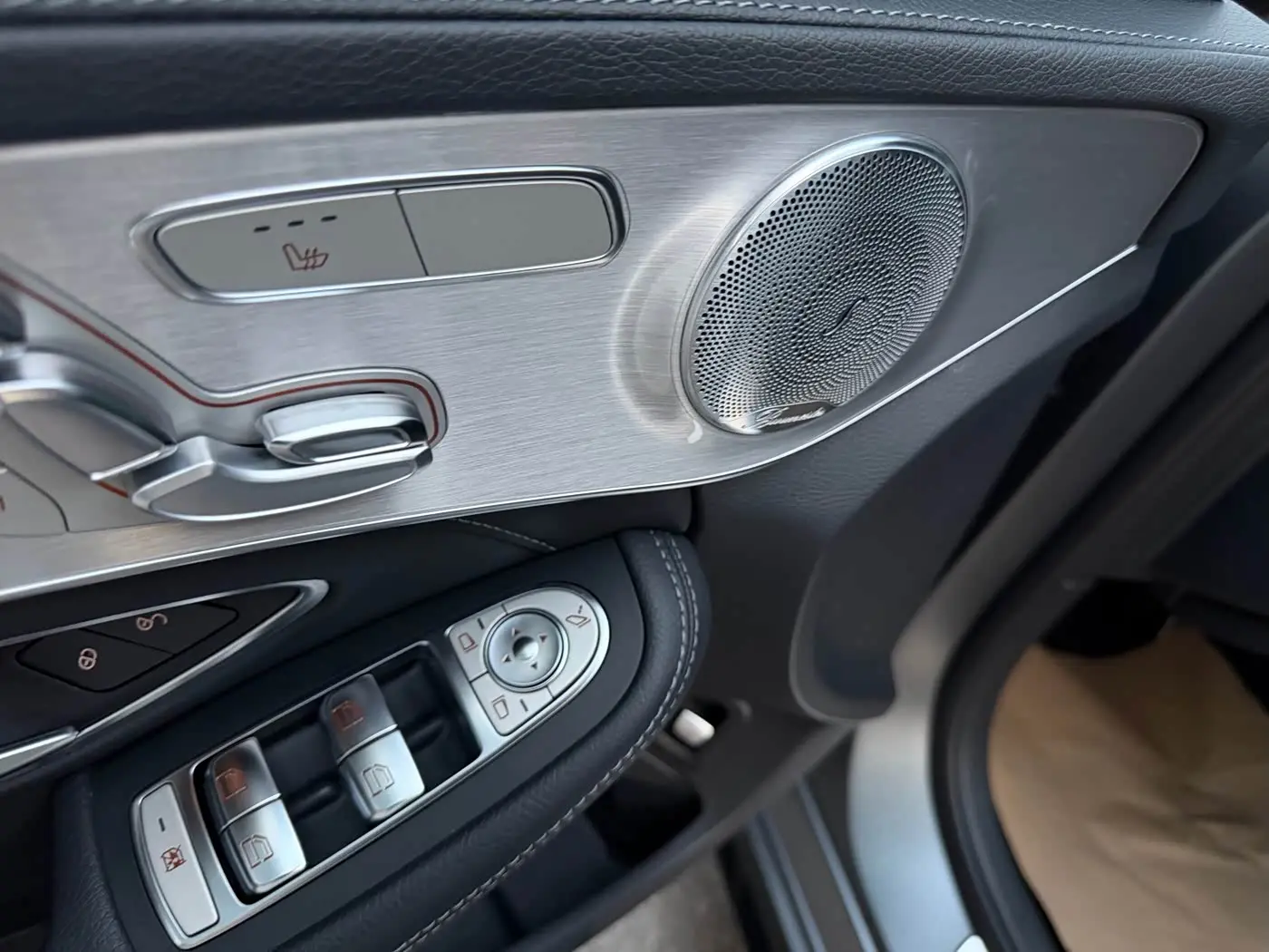 Mercedes-Benz C-Class AMG 2020 — Photo 6/12