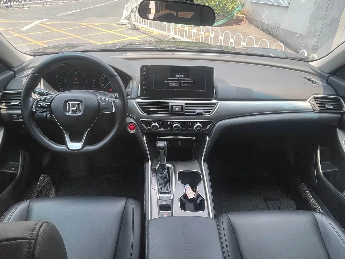 Honda Accord 2022 — Photo 6/9