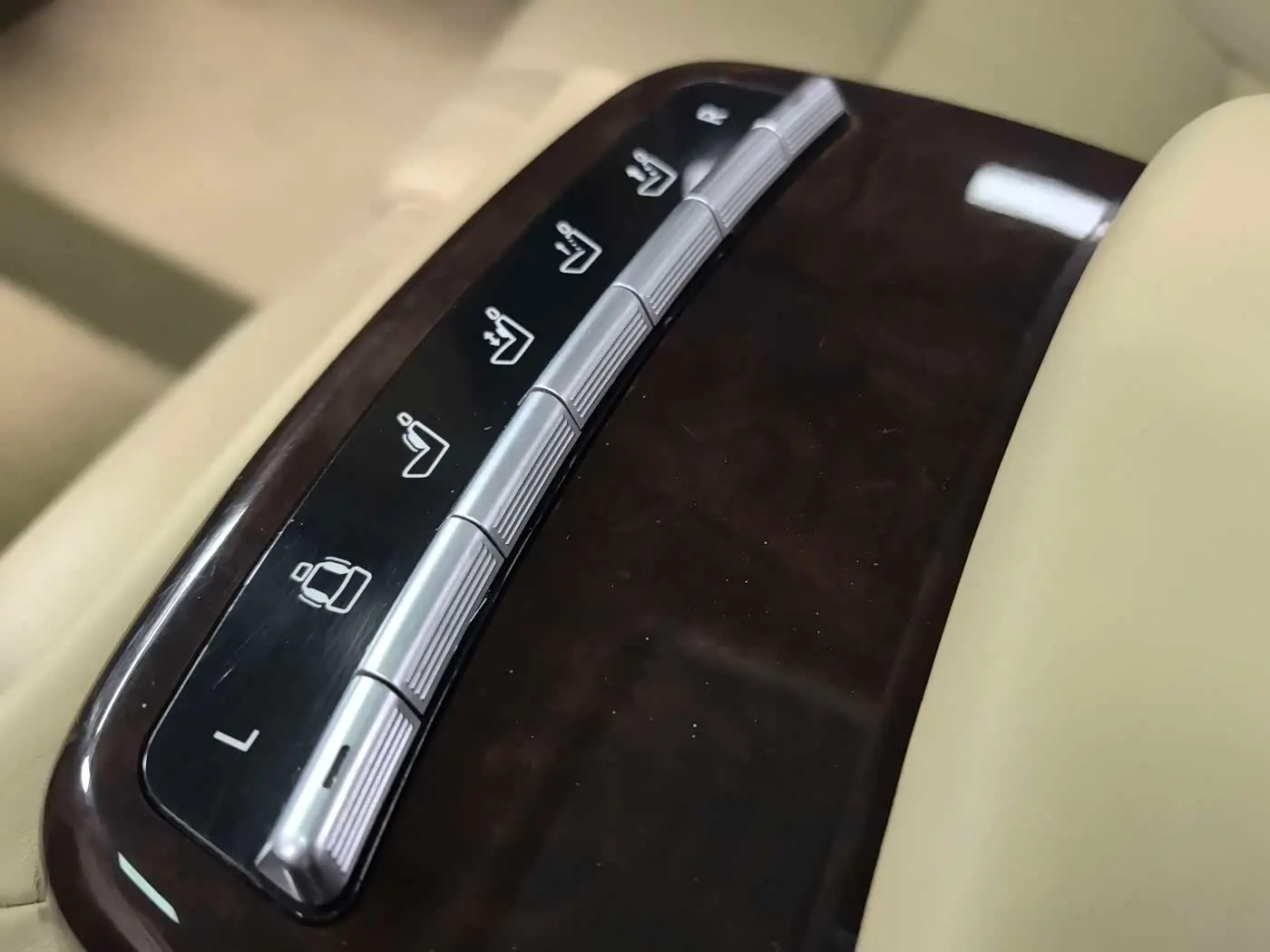 Mercedes-Benz S-Class 2011 — Photo 14/18