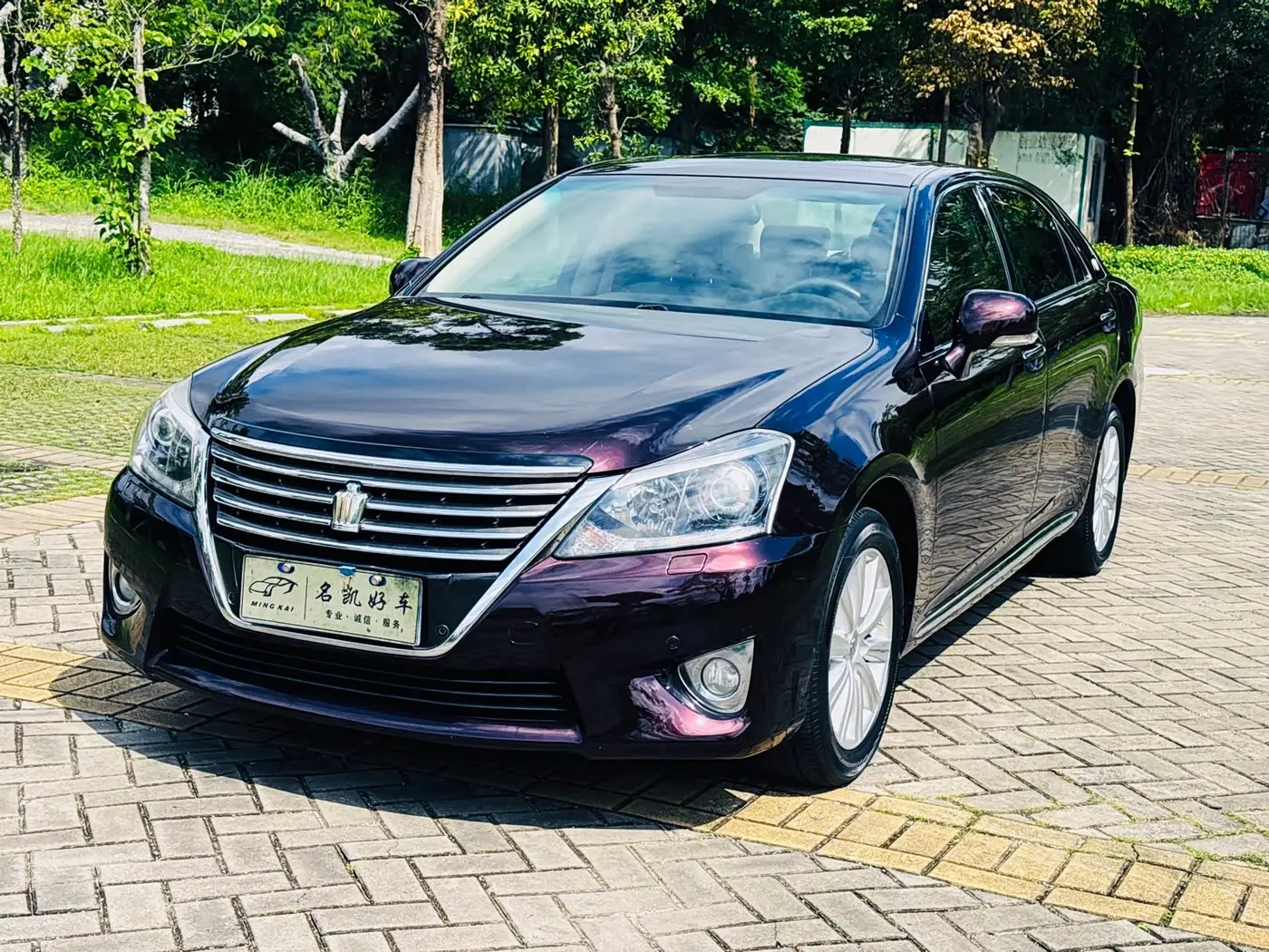 Toyota Crown 2012 — Photo 1/20