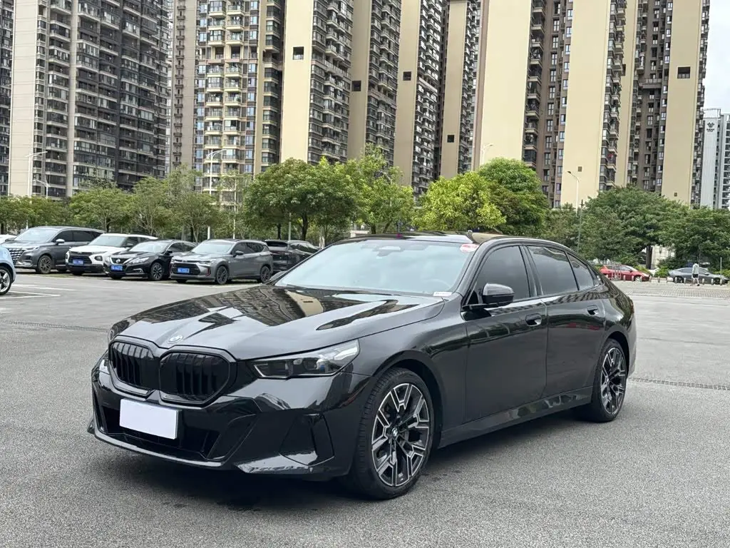 BMW 5 Series 2026 — Фото 1/10
