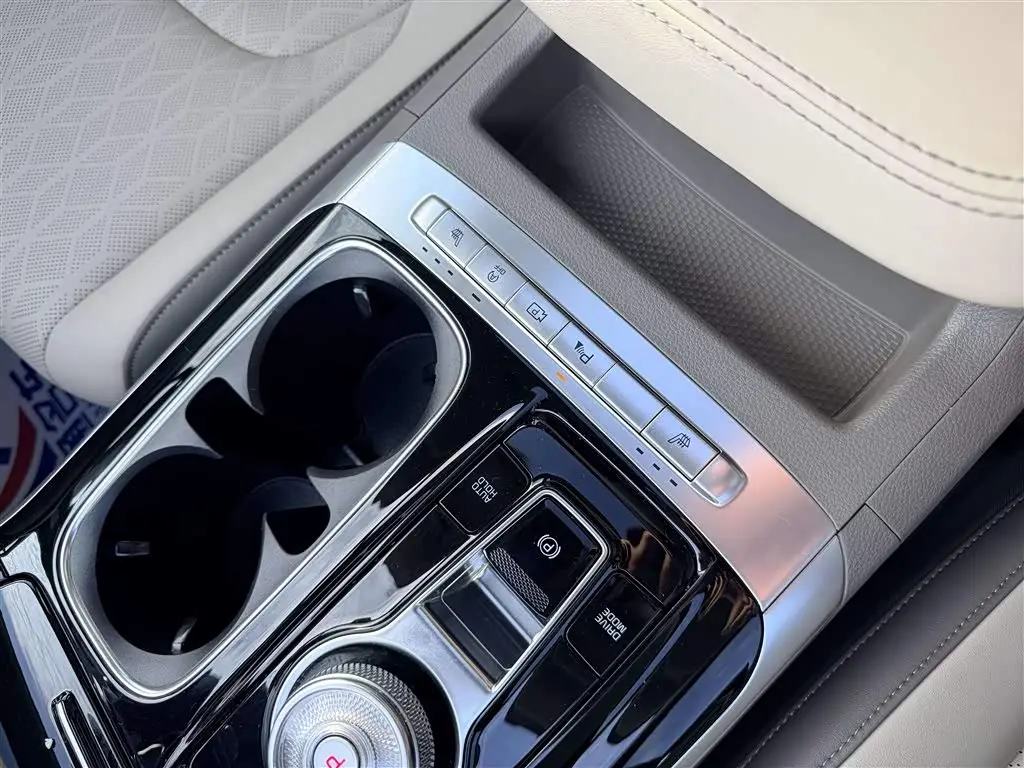 Kia Carnival 2022 — Photo 12/14