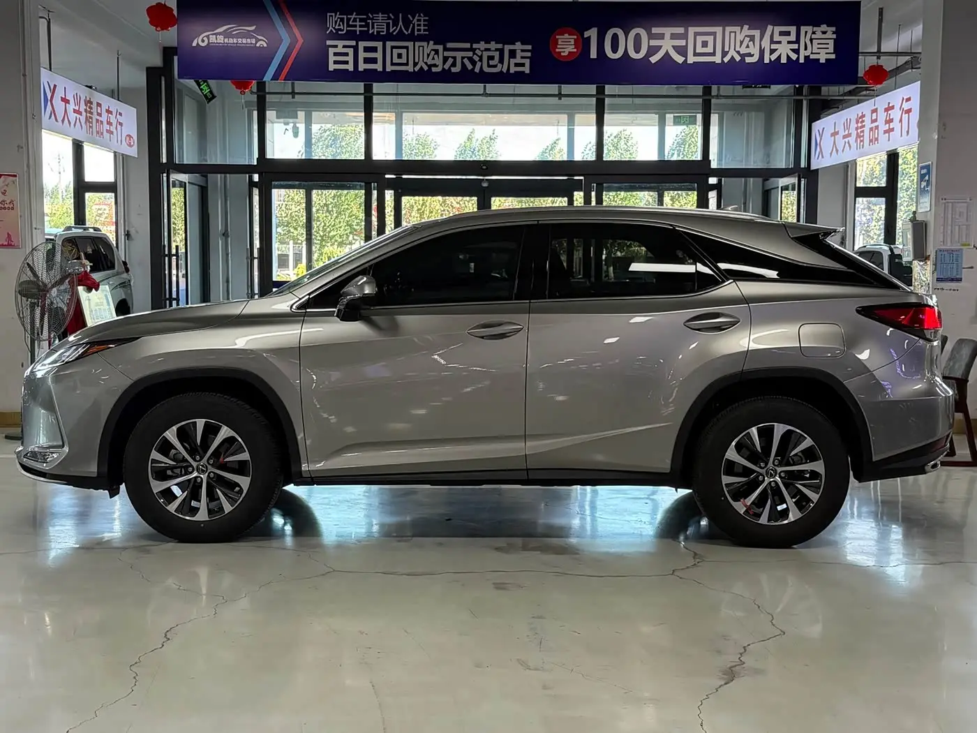 Lexus RX 2022 — Фото 4/9