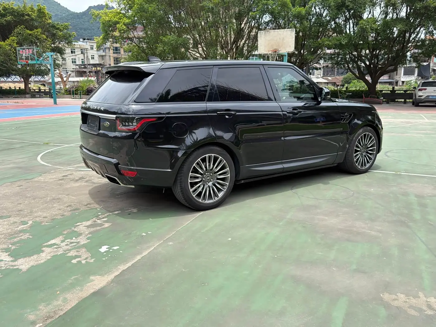 Land Rover Range Rover Sport 2017 — Photo 4/9