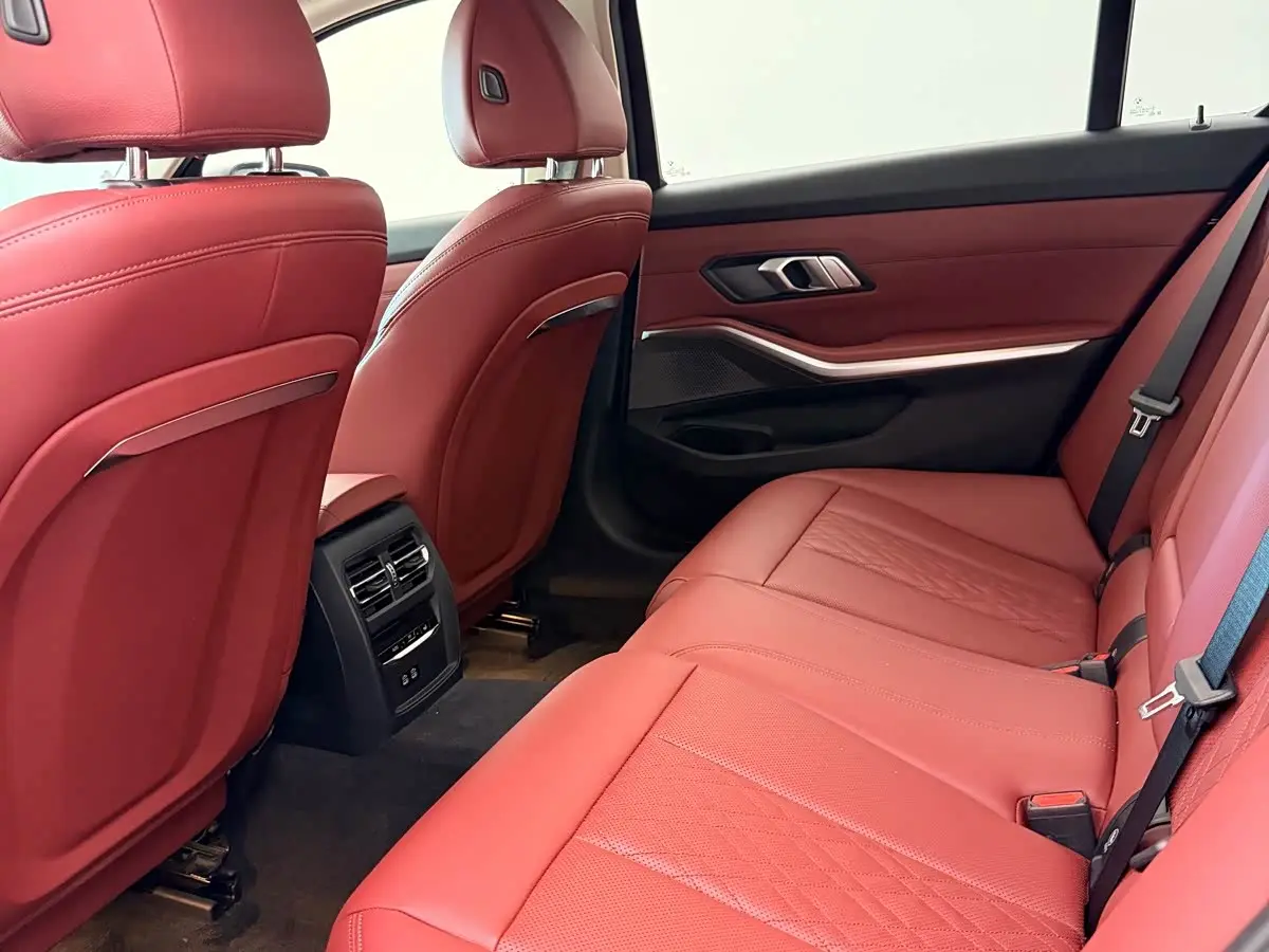 BMW 3 Series 2023 — Photo 8/20