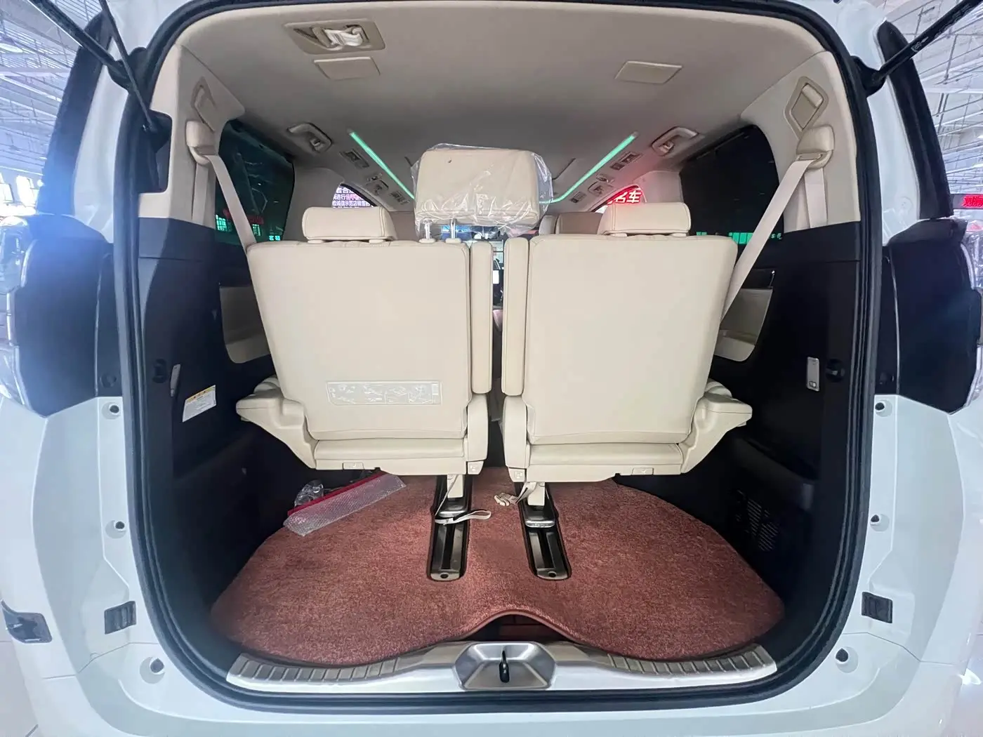 Toyota Vellfire 2020 — Photo 17/20