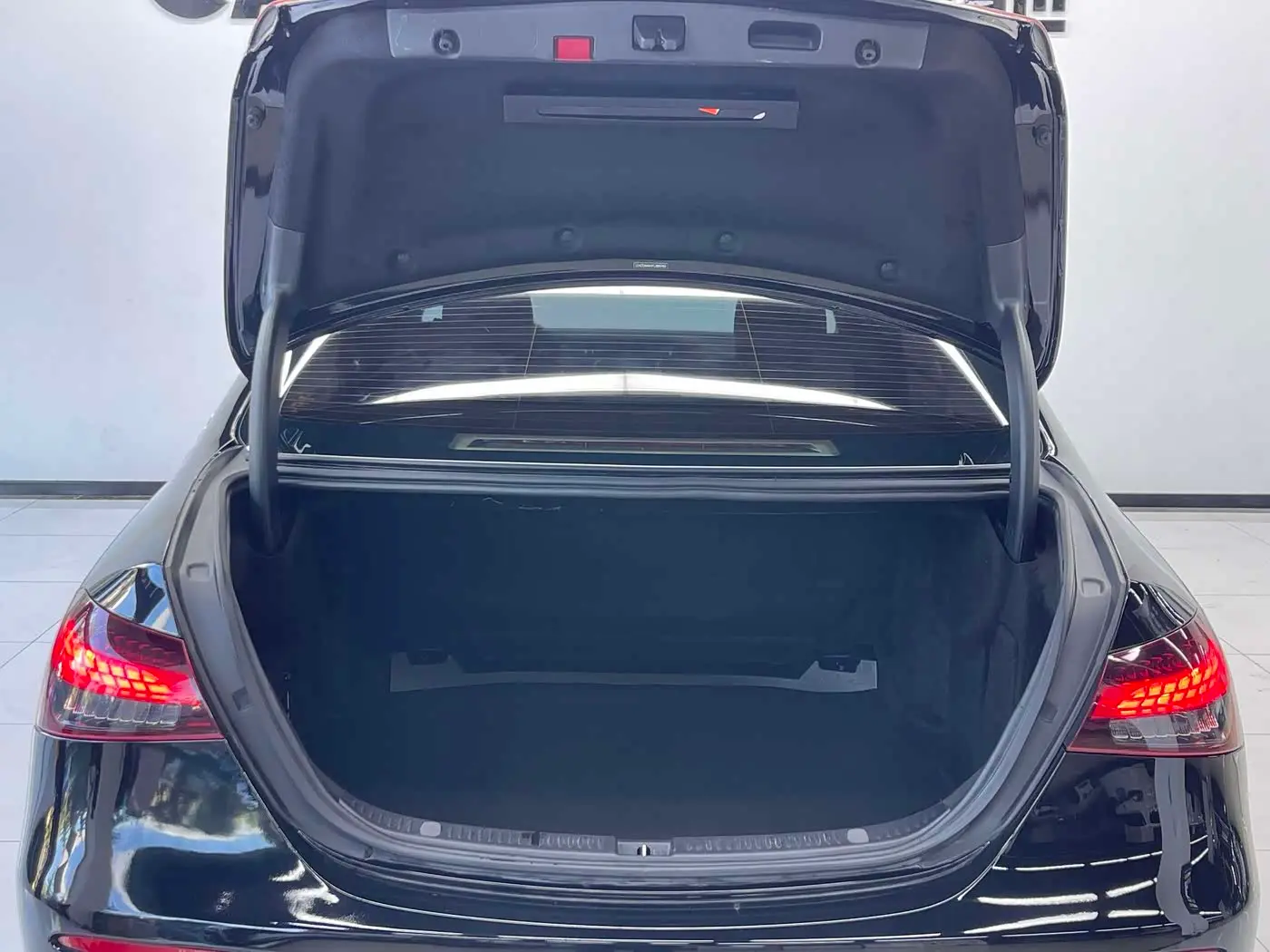 Mercedes-Benz E-Class 2023 — Şəkil 20/20
