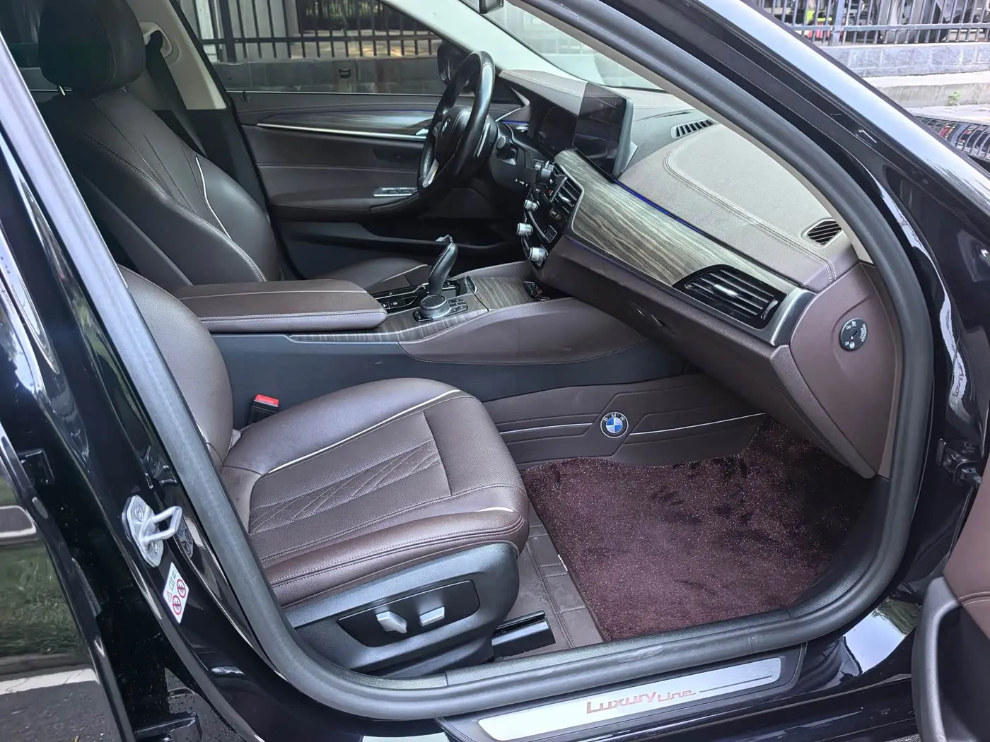 BMW 5 Series 2021 — Photo 9/10