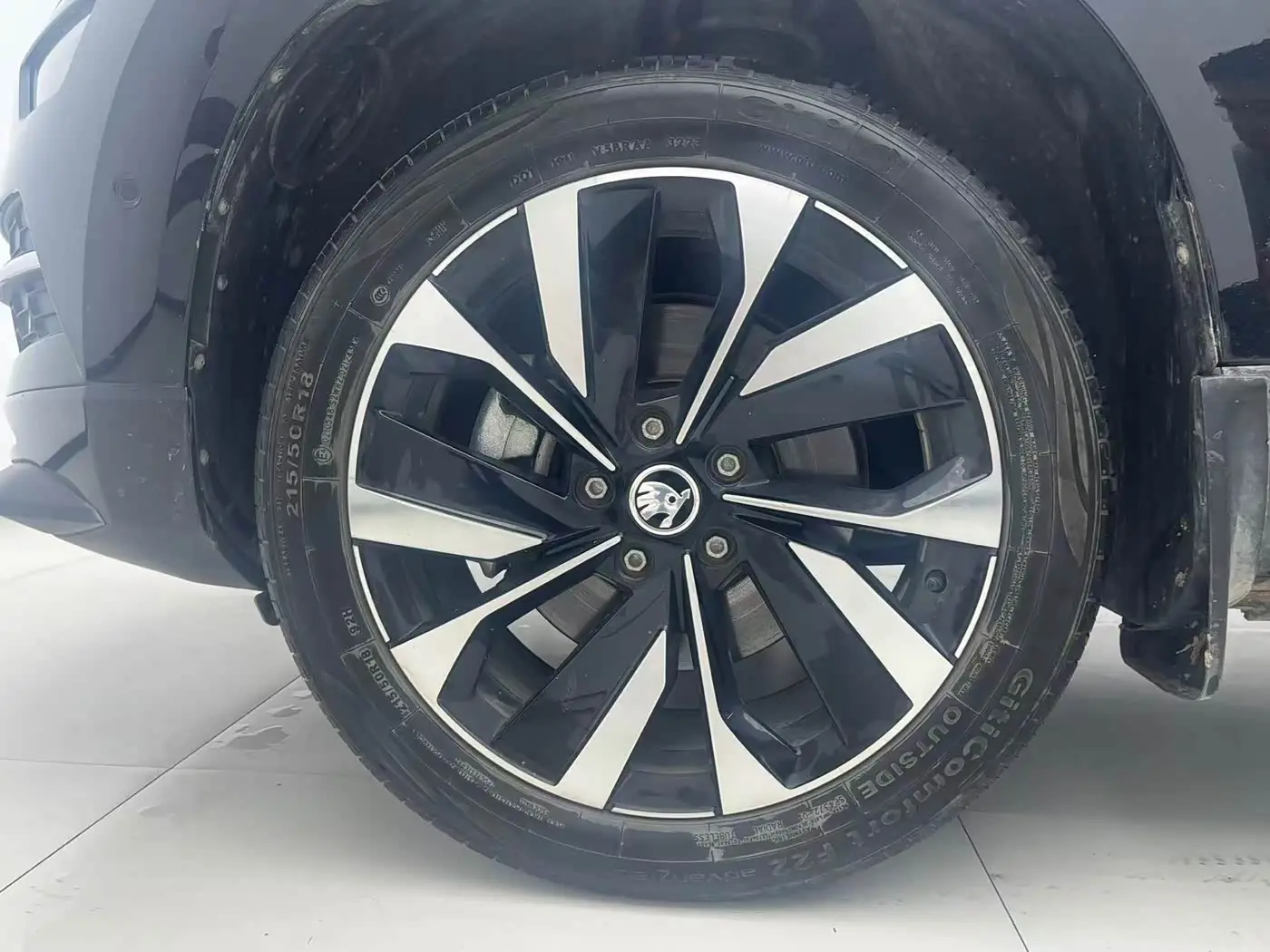 Škoda Karoq 2023 — Фото 12/12