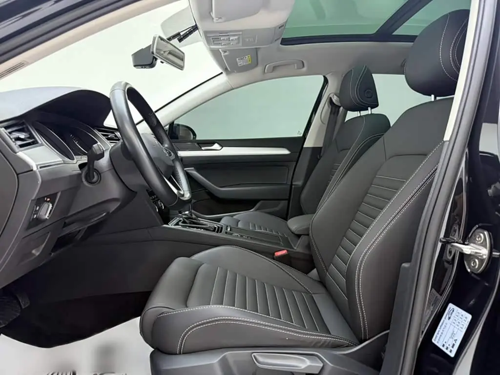 Volkswagen Magotan 2023 — Photo 15/16