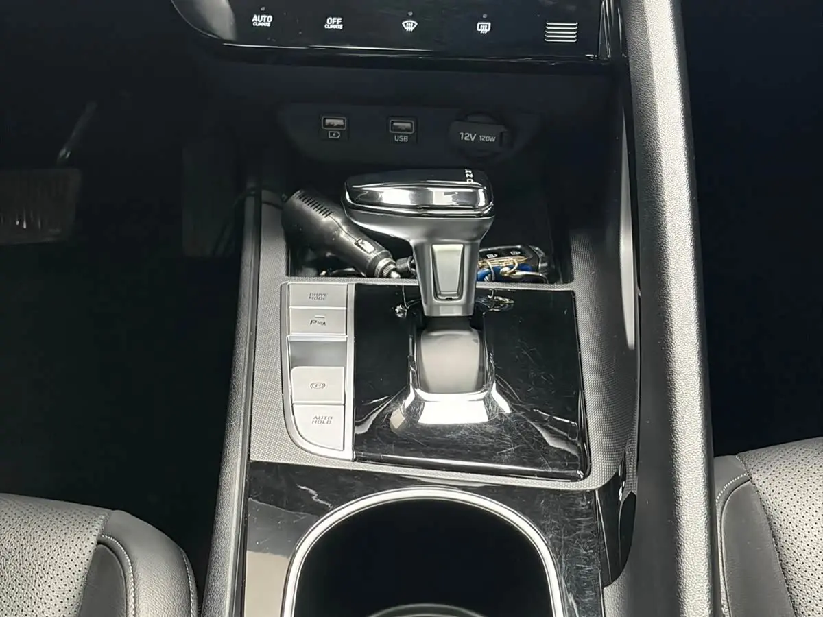 Hyundai Elantra 2022 — Photo 17/20