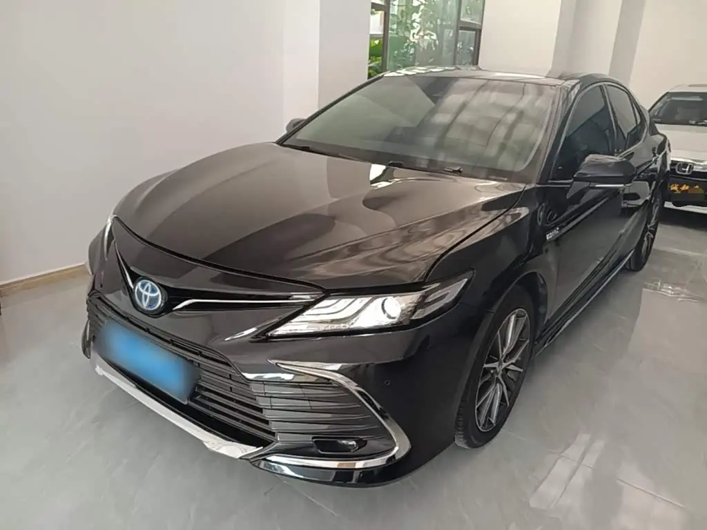 Toyota Camry 2024 — Фото 1/20