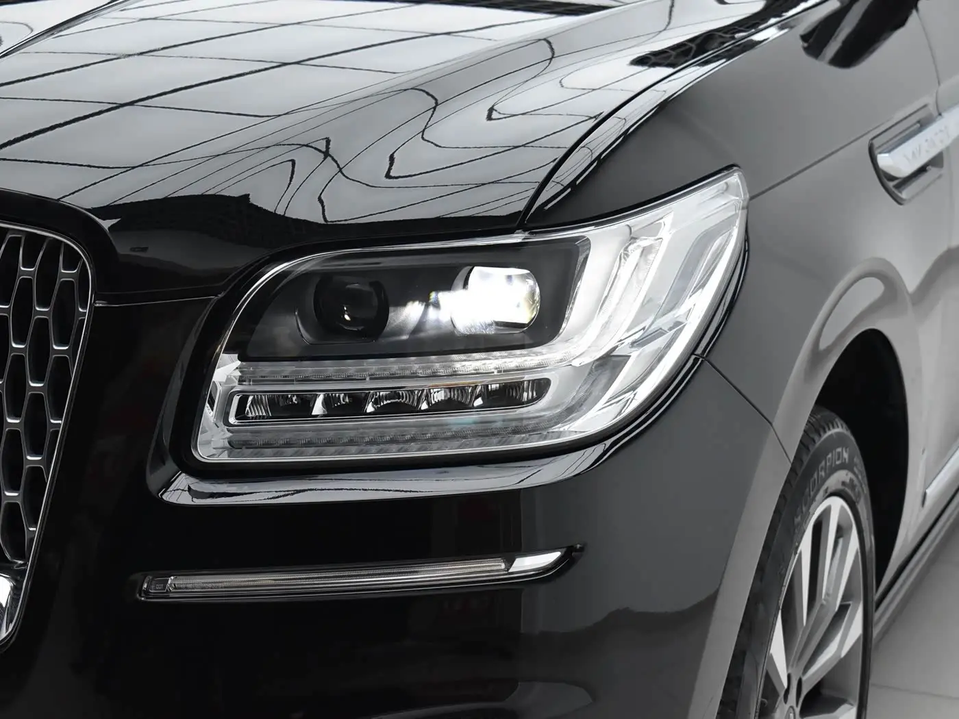 Lincoln Navigator 2019 — Şəkil 4/20