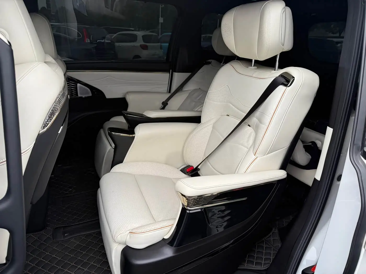 GAC Trumpchi Trumpchi M8 2023 — Фото 19/20