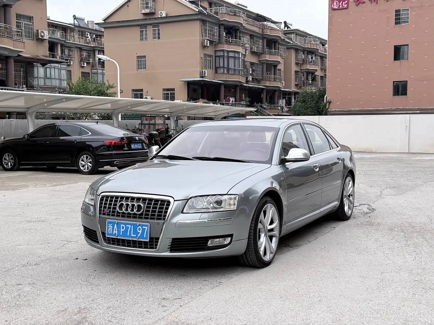 Audi S8 2009 — Photo 1/17