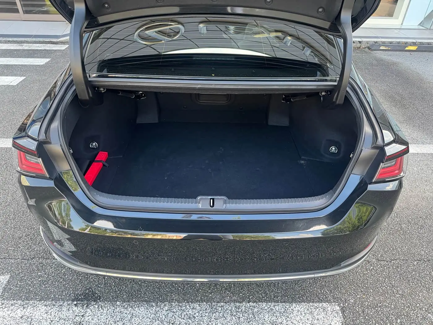 Lexus ES 2025 — Photo 9/13