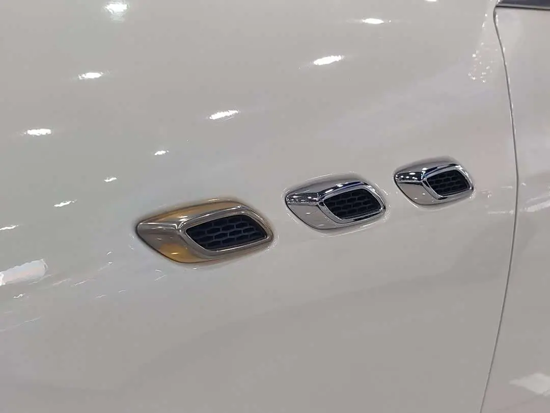 Maserati Levante 2019 — Şəkil 13/20