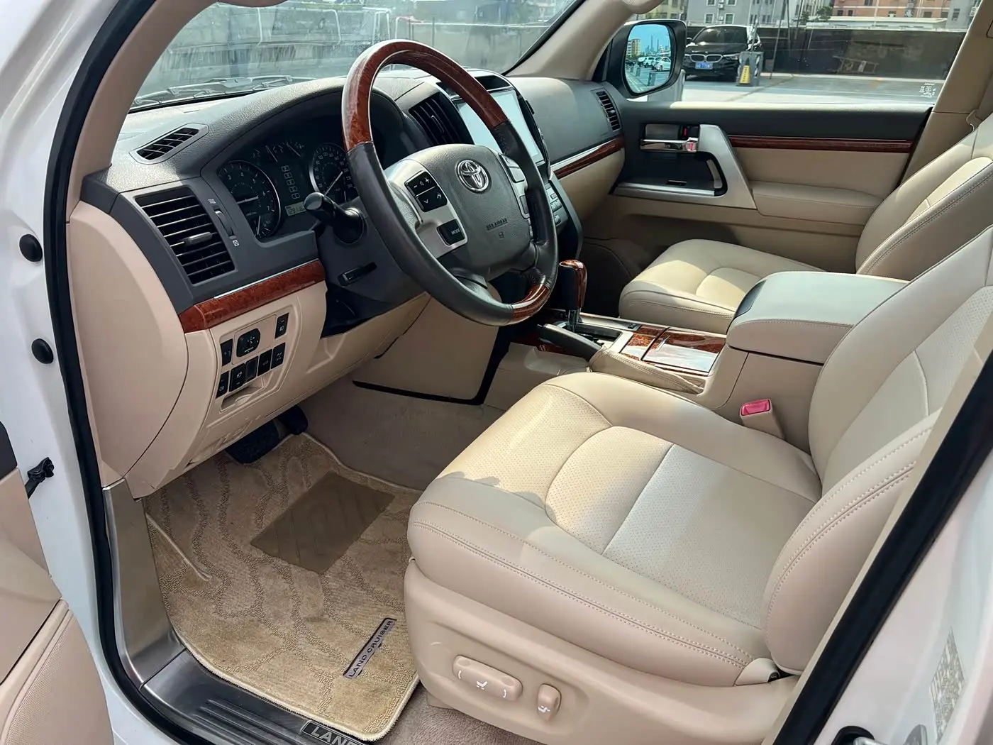 Toyota Land Cruiser 2016 — Photo 19/20