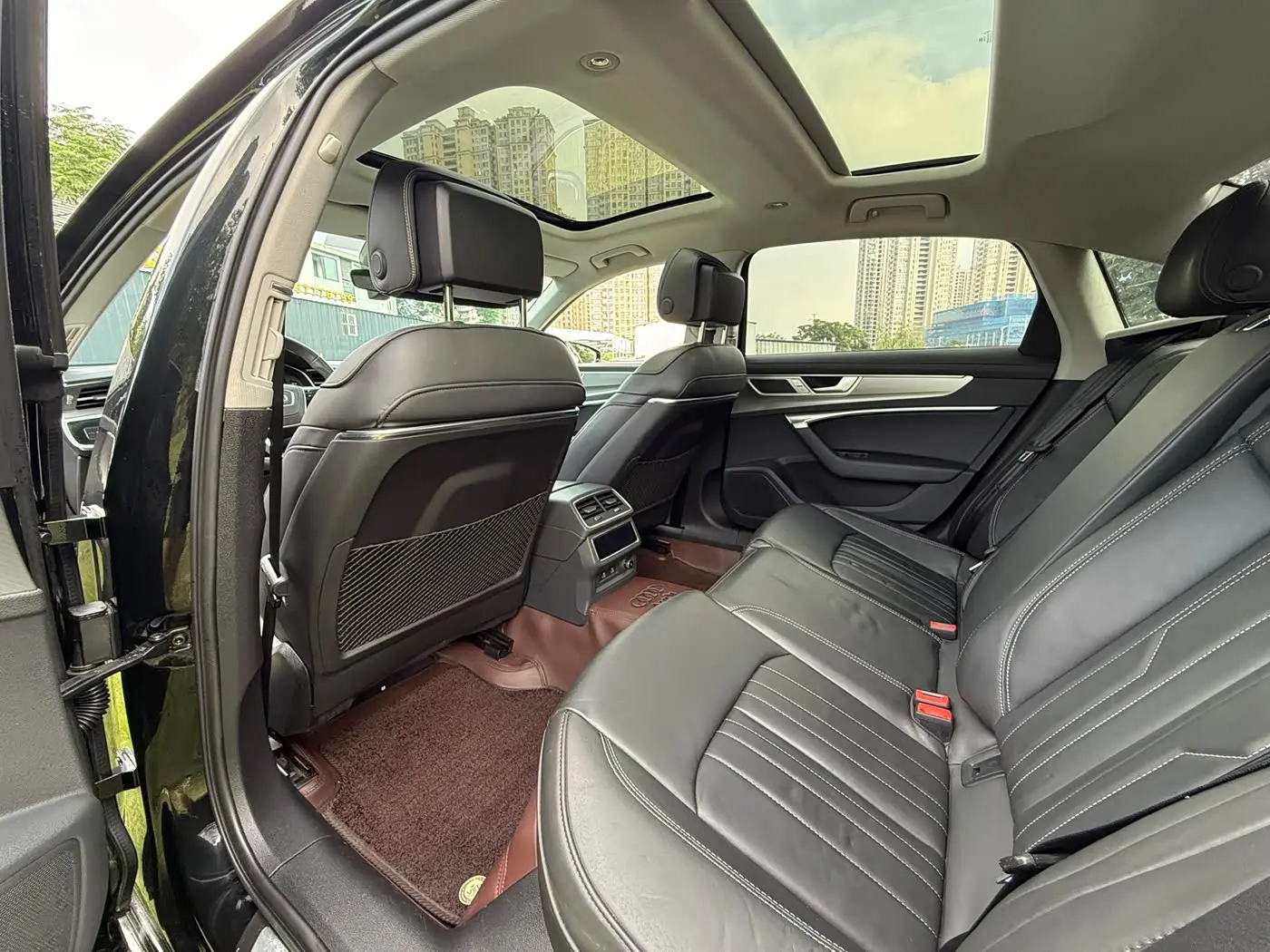 Audi A6L 2024 — Photo 8/17