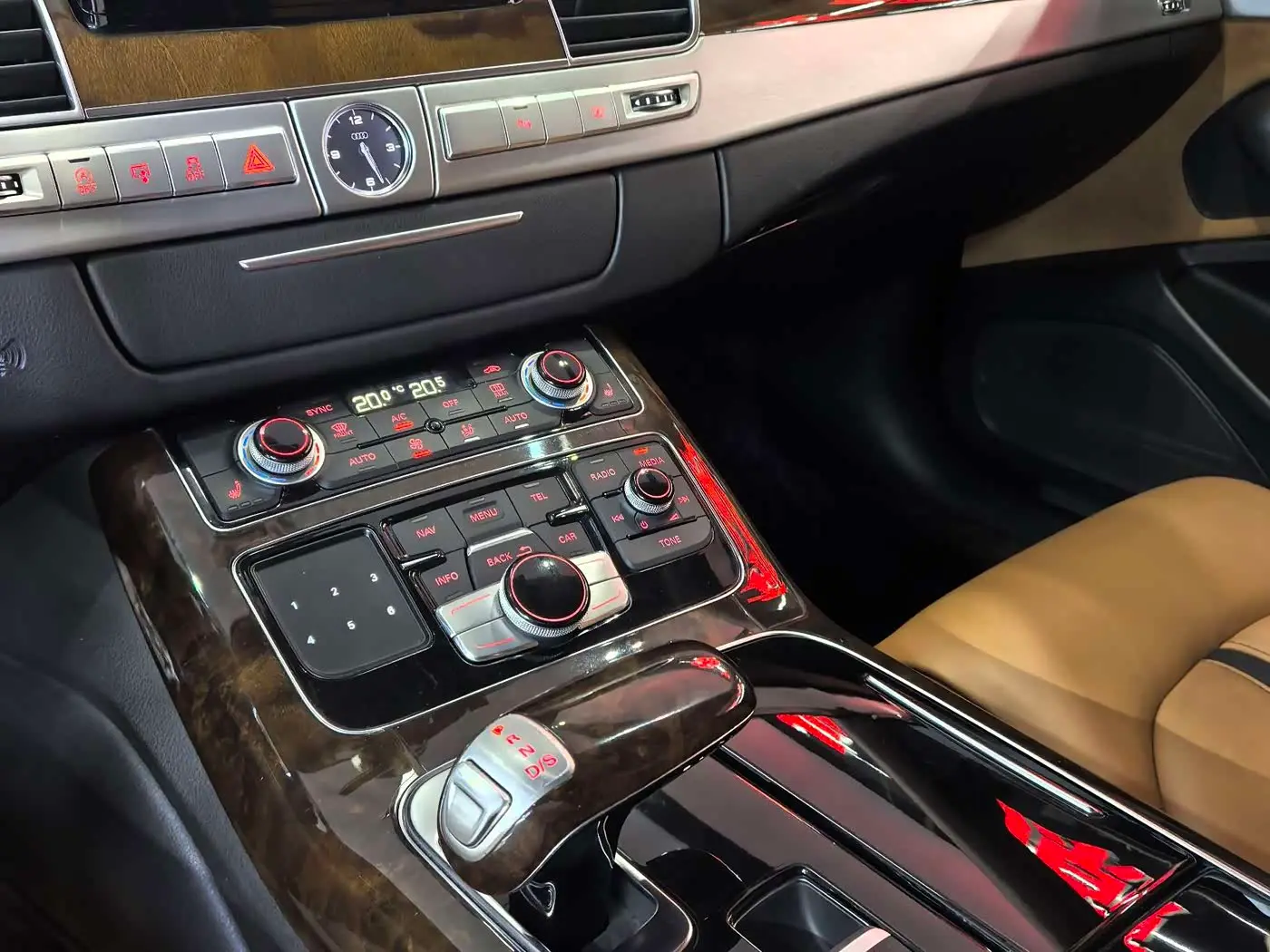 Audi A8 2018 — Фото 12/12