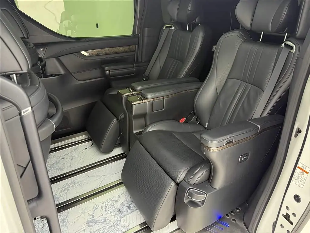 Toyota Alphard 2019 — Photo 13/20
