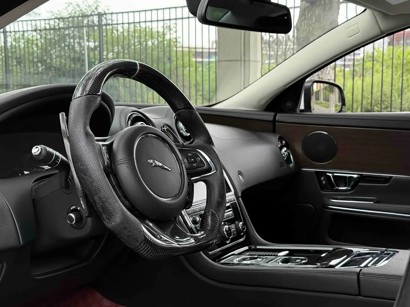 Jaguar XJ 2017 — Фото 14/17