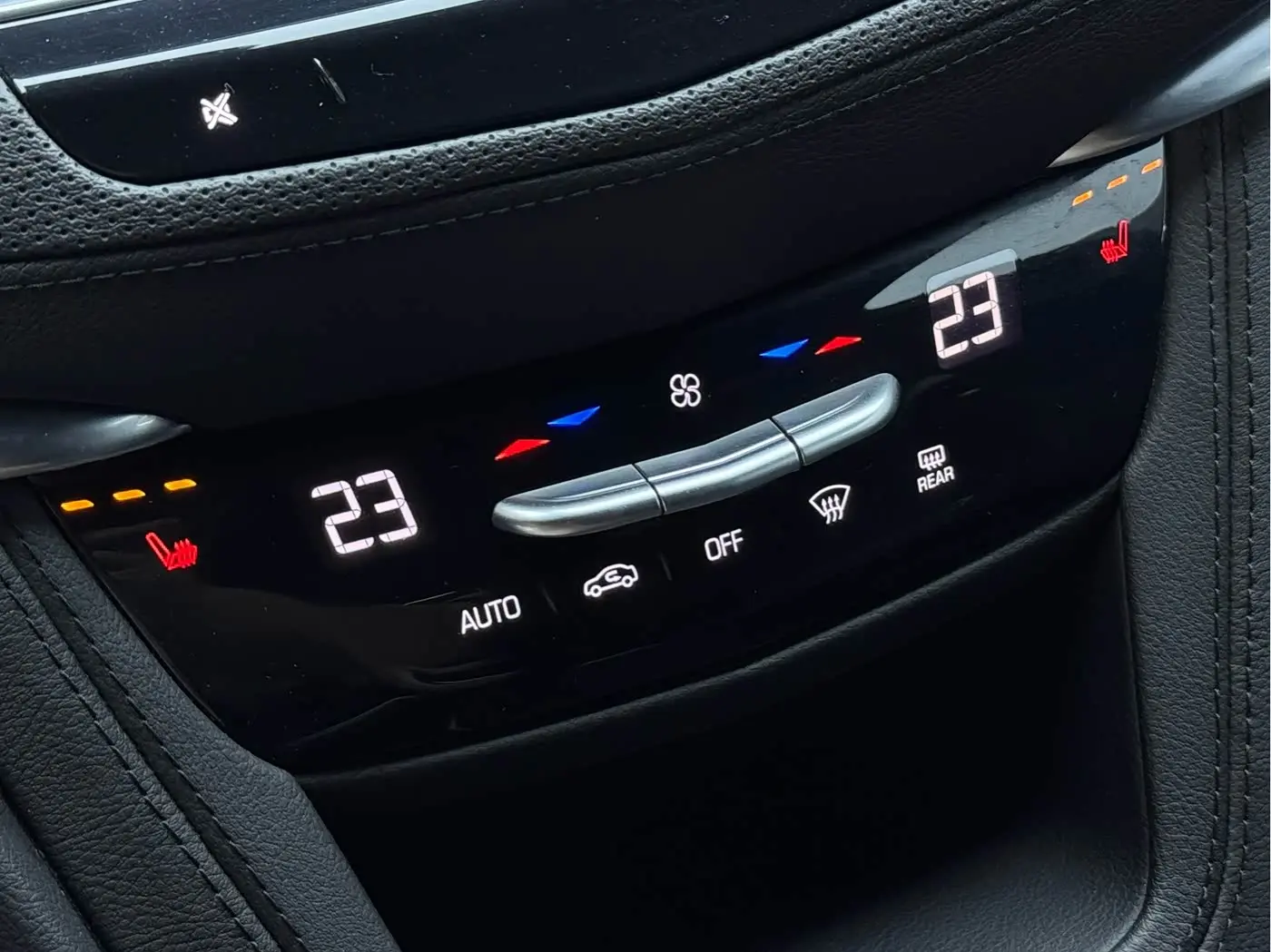 Cadillac XT5 2024 — Фото 15/19