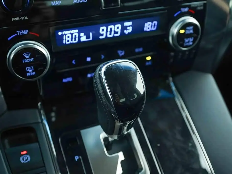Toyota Vellfire 2022 — Photo 9/20