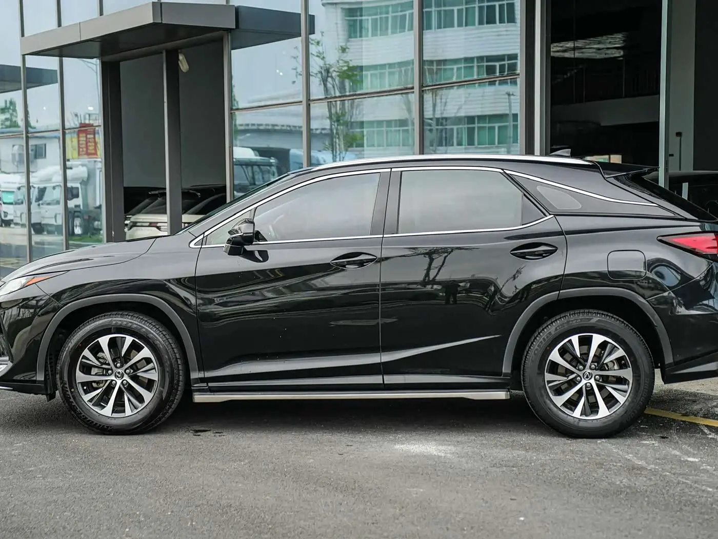 Lexus RX 2020 — Photo 7/20