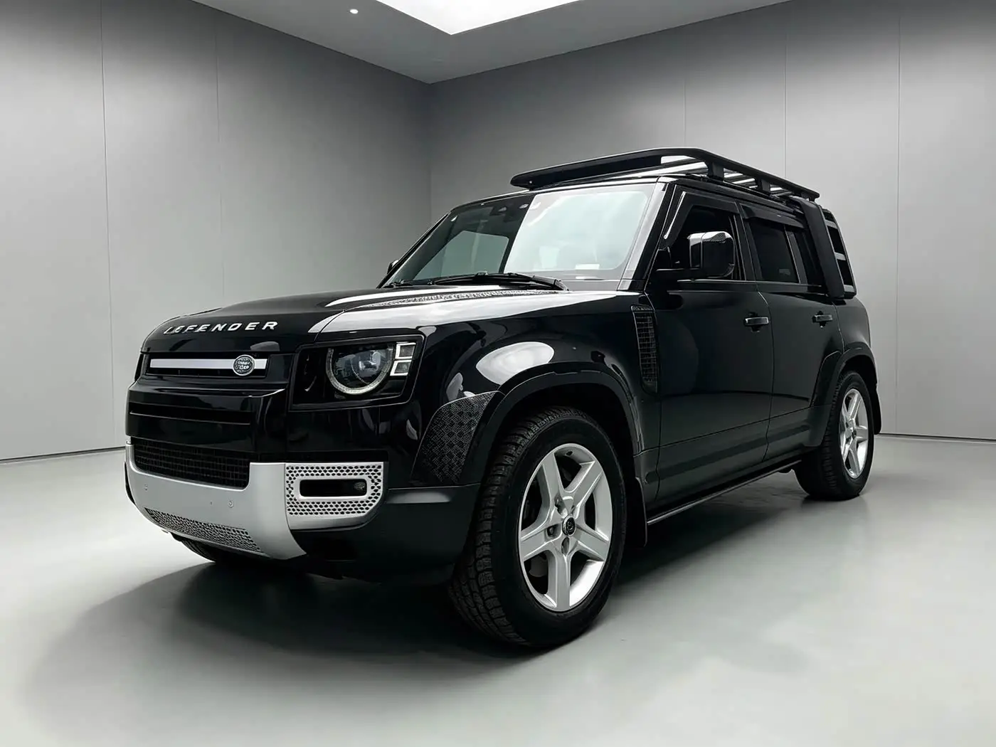Land Rover Defender 2020 — Photo 1/6