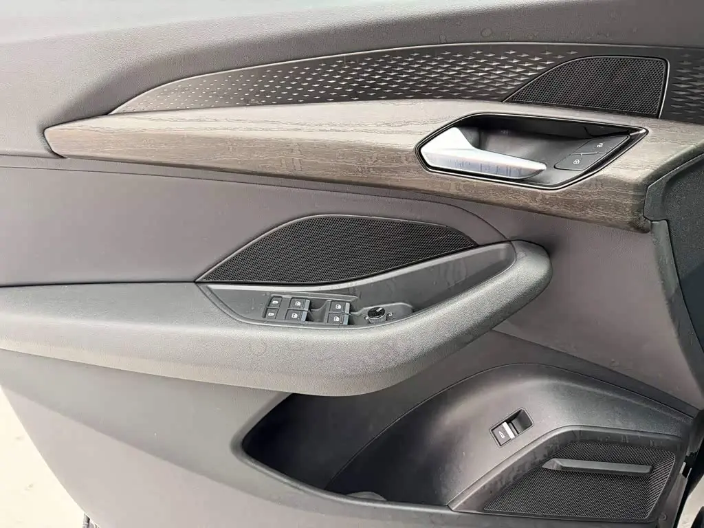 Audi Q6 2023 — Şəkil 16/20